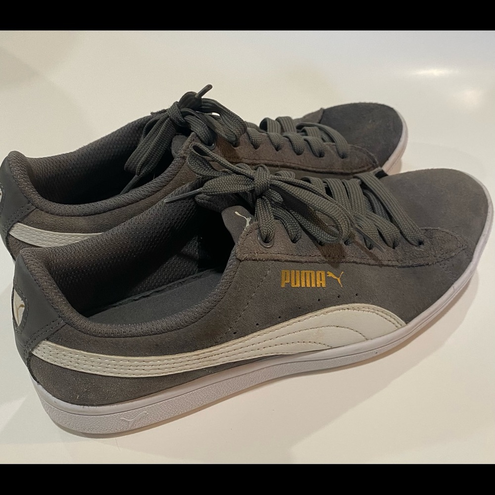 Ladies Puma tennis shoes